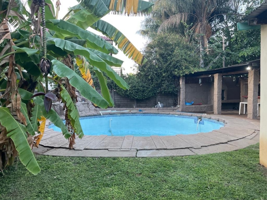 5 Bedroom Property for Sale in Oos Einde North West